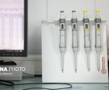 بازدید اصحاب رسانه از خط تولید واکسن نورا