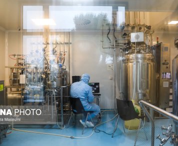 بازدید اصحاب رسانه از خط تولید واکسن نورا