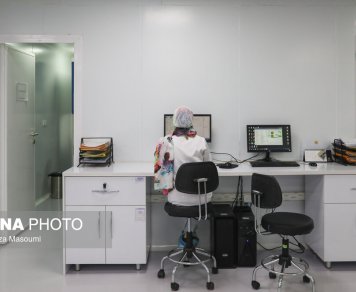 بازدید اصحاب رسانه از خط تولید واکسن نورا